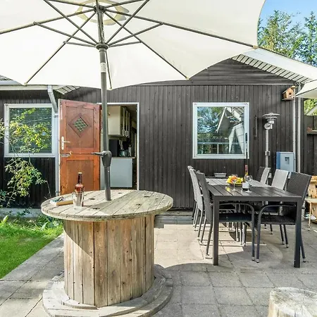 Dom wakacyjny 3 Bedroom Pet Friendly In *
