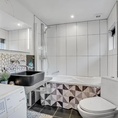 3 Bedroom Pet Friendly In *
