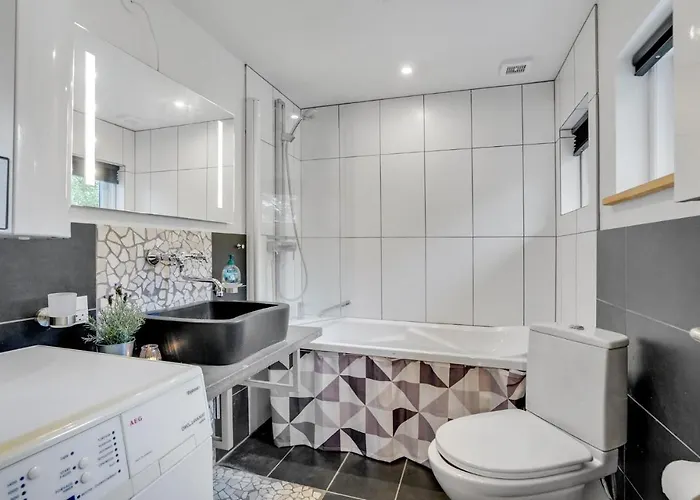 3 Bedroom Pet Friendly In *